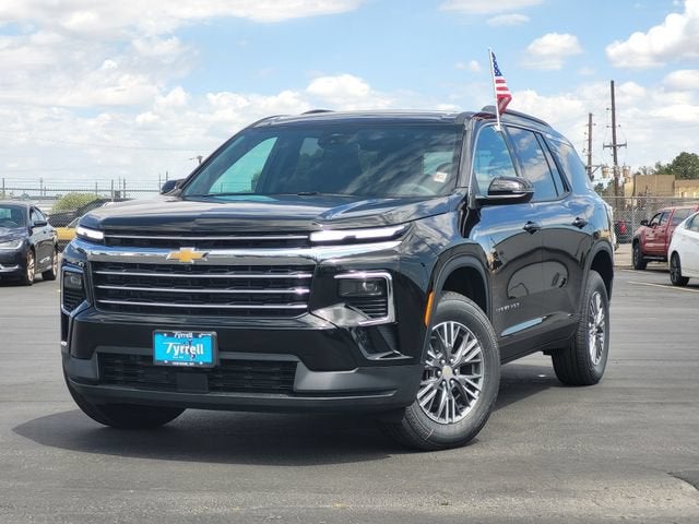2026 Chevrolet Traverse LT in Mosaic Black Metallic — front three-quarter view