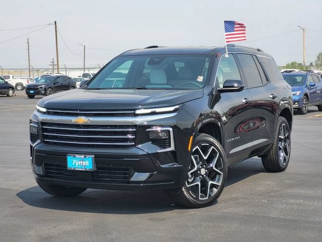 2026 Chevrolet Traverse High Country in Mosaic Black Metallic — front three-quarter view